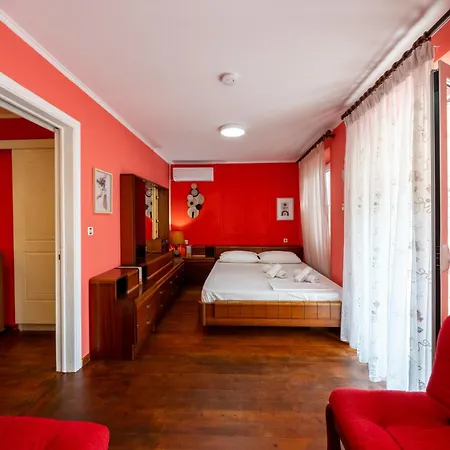 Dora's Happy Apartament